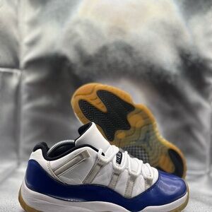 Air Jordan 11 low white concord